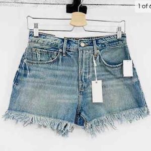 Good American 90s high waist fray denim shorts